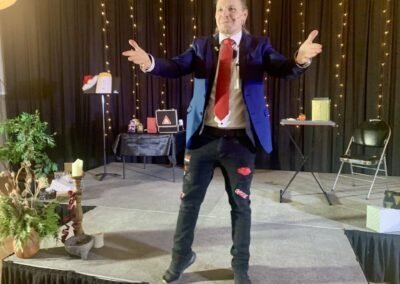 Corporate magic performance by Henry Oz at company event