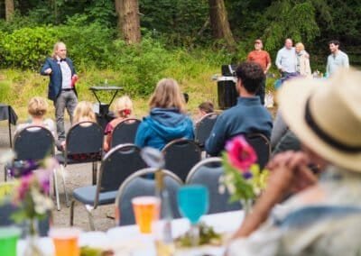 Corporate event magician Henry Oz performs at Orcas Island