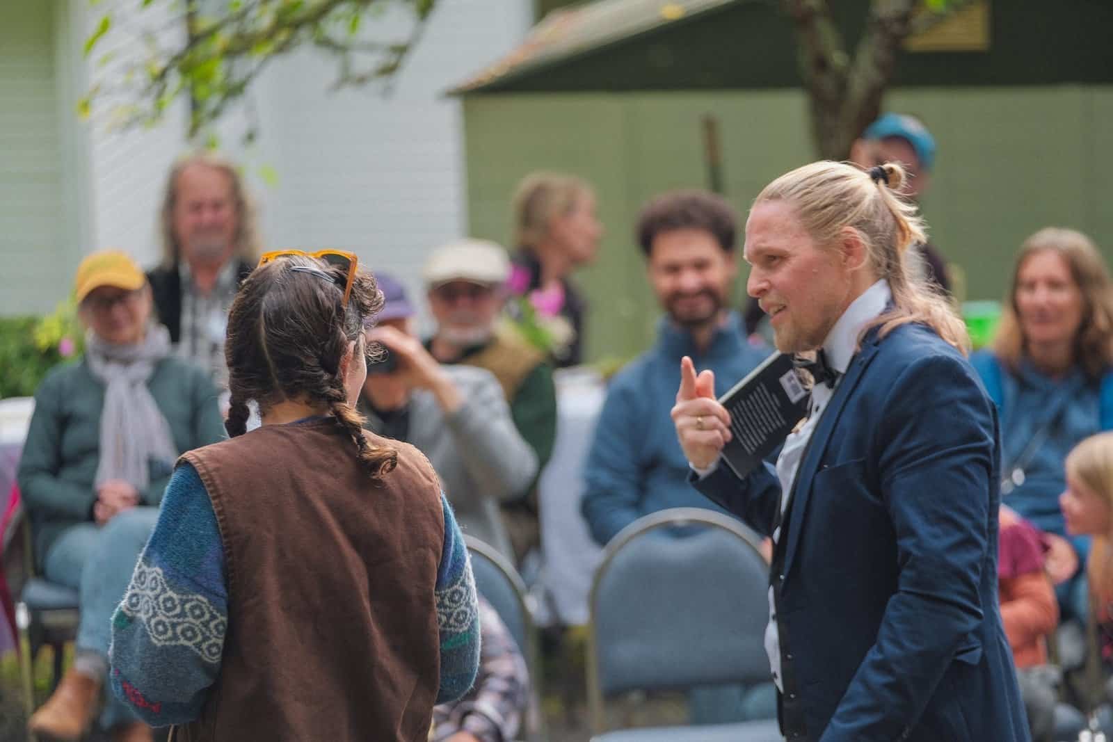 50_dhcc_audience_back